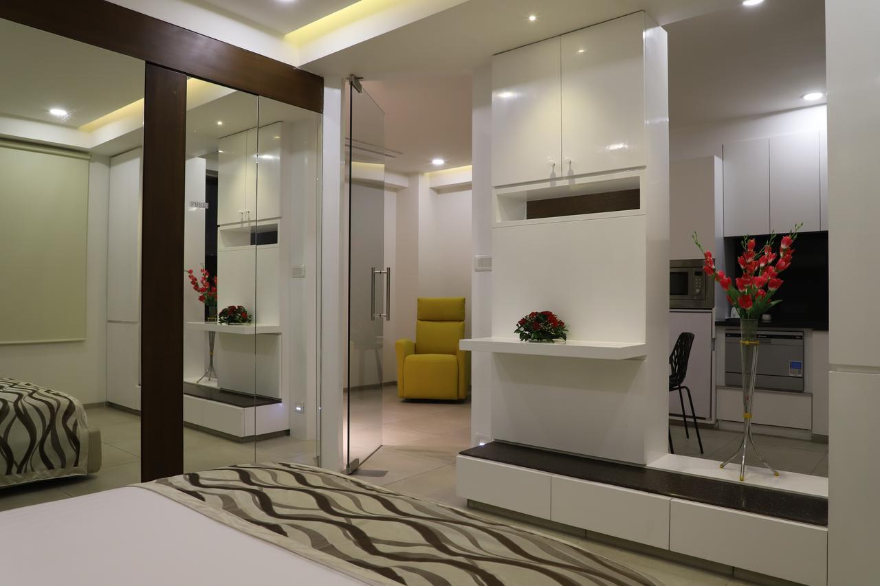 Ebony Residency Hotell Ahmedabad Eksteriør bilde