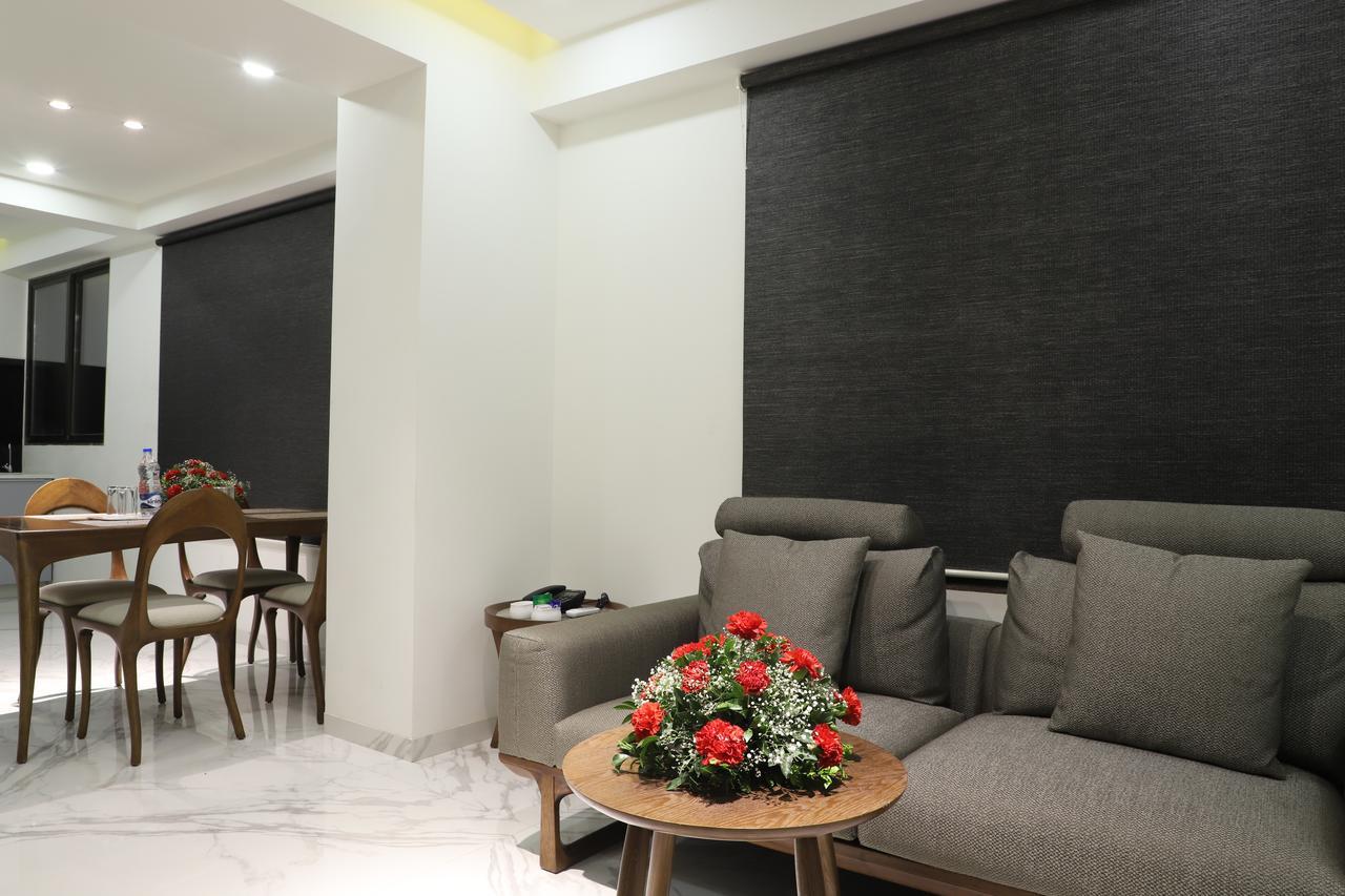 Ebony Residency Hotell Ahmedabad Eksteriør bilde