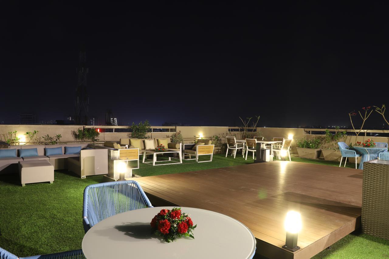 Ebony Residency Hotell Ahmedabad Eksteriør bilde