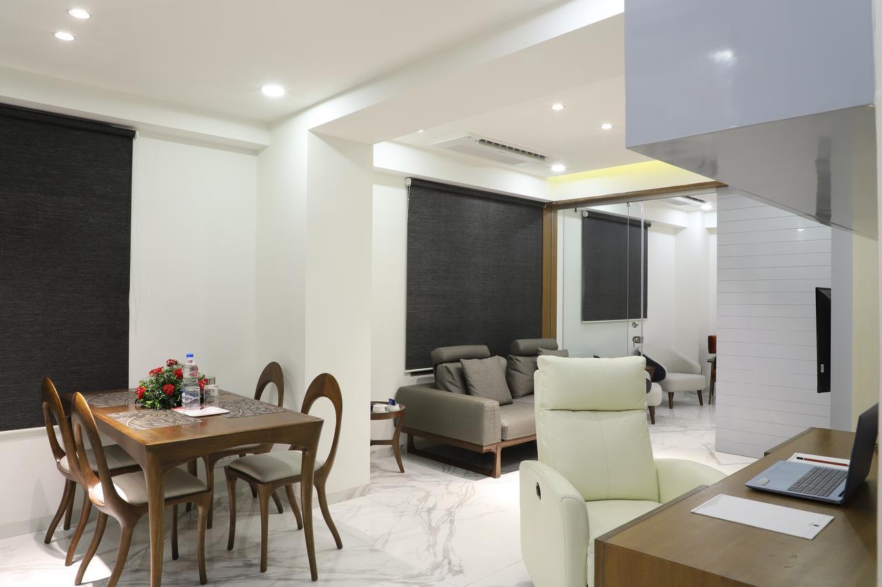 Ebony Residency Hotell Ahmedabad Eksteriør bilde