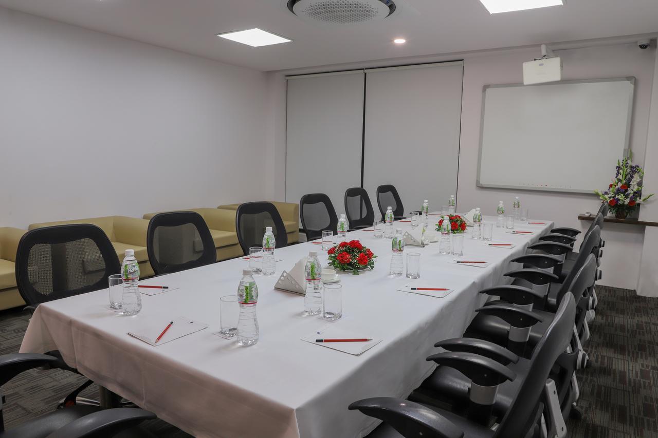 Ebony Residency Hotell Ahmedabad Eksteriør bilde