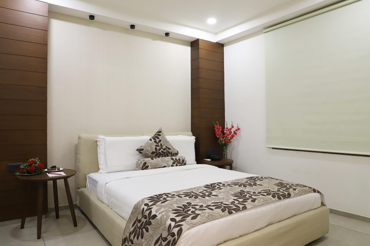 Ebony Residency Hotell Ahmedabad Eksteriør bilde