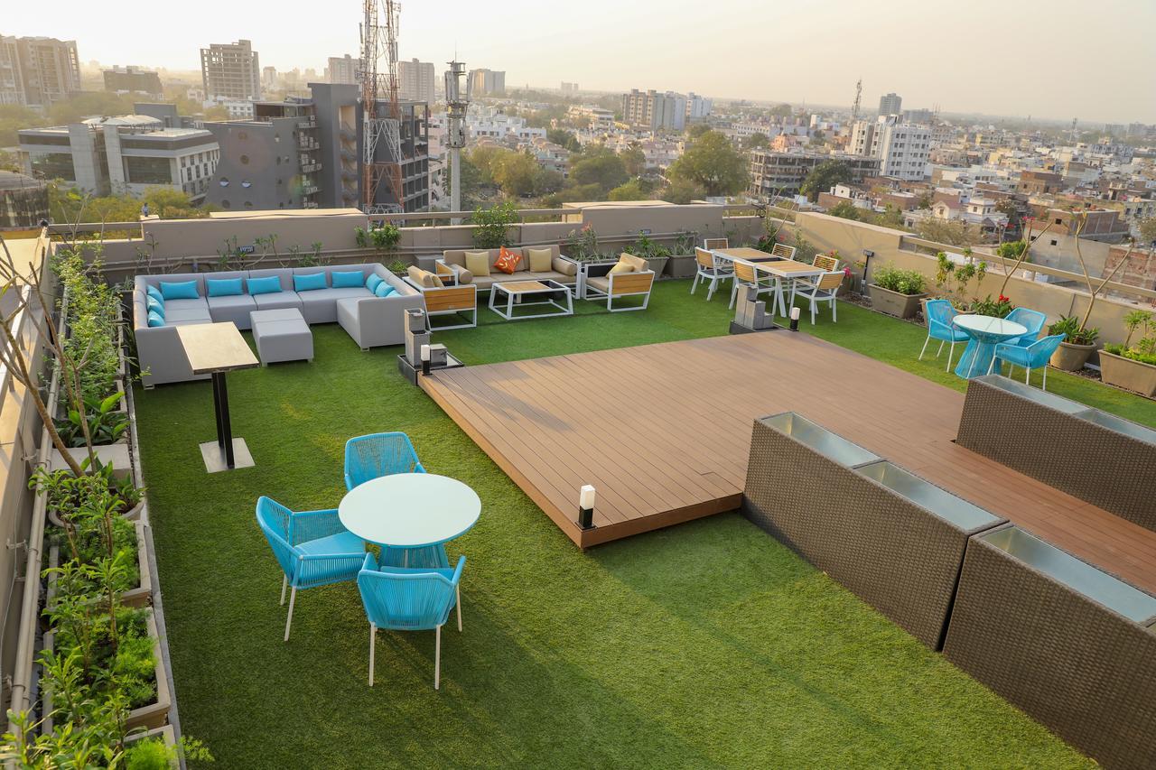 Ebony Residency Hotell Ahmedabad Eksteriør bilde