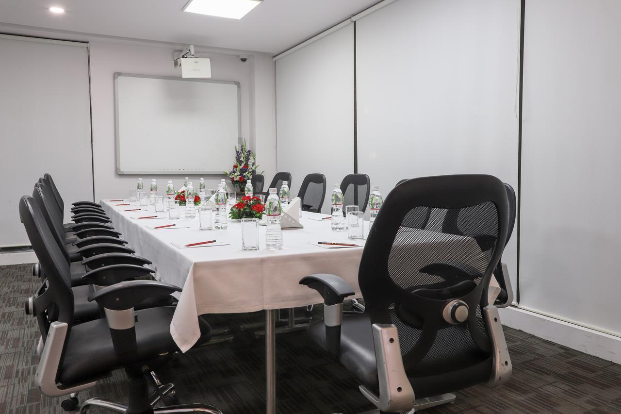 Ebony Residency Hotell Ahmedabad Eksteriør bilde